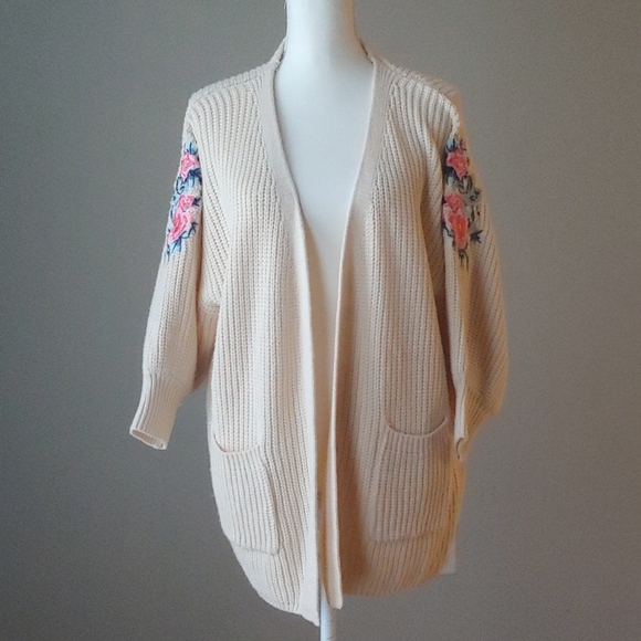 Sweet Generis | Rosette Embroidered Open Cardigan Sweater - Picture 2 of 12